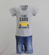 Bán buôn Kidset áo thun cổ tim màu xám in chữ I like Car và quần jean lửng Kidstyle