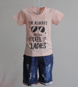 Bỏ buôn KidSet Áo thun cổ tim màu hồng cam in chữ và quần Jean short lưng bo