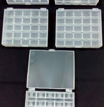 Hộp nhựa dùng đựng suốt nhưng không có suốt bên trong