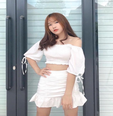 bán sỉ áo trắng rút chỉ phối chân váy nhún