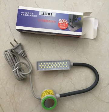 1 đèn juki 30 bong, 1 cụm đồng tiền và 4 bấm nhựa đỏ