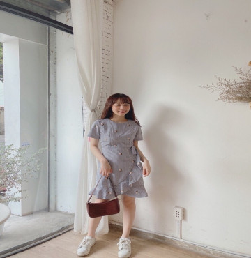 bỏ buôn đầm thêu hoa kẻ sọc