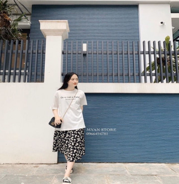 bán sỉ set pull trắng in chữ kèm chân váy midi hoa