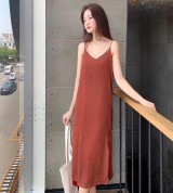 bỏ buôn đầm xuông hai dây nút bọc sườn