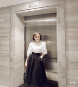 bán buôn set áo trắng tay phồng nút lưng kèm chân váy