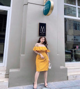 bỏ sỉ set áo trễ vai kem chân váy rút quyến rũ