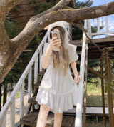 bán buôn váy trắng viền bèo basic điệu đà