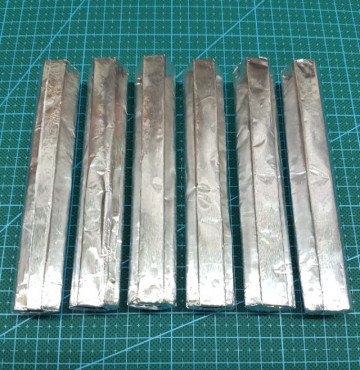 Sáp chùi vết dơ bàn ủi.