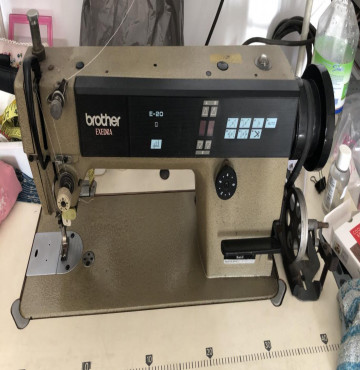 Cần thanh lý máy may 1 kim điện tử Brother cũ