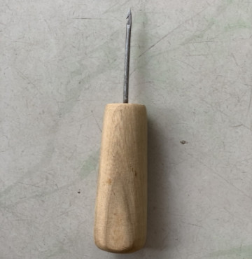dùi khâu tay cán gỗ
