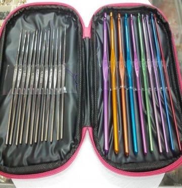 Bộ 22 cây kim móc len và sợi các loại lớn nhỏ