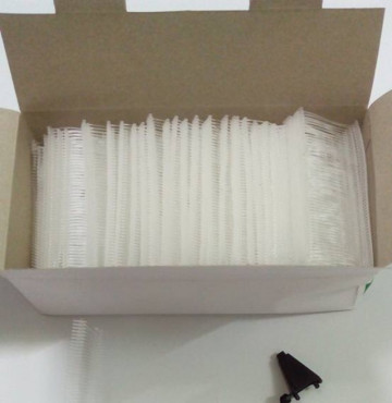 Dây nhựa dùng gắn nhãn giấy vào áo