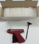 Dụng cụ ghim nhãn hay thẻ bài