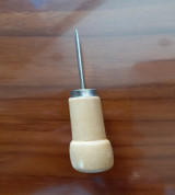 dùi nhọn lớn cán gỗ