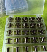 Hộp nhựa có 25cái suốt sắt máy con bướm