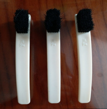 bàn chairlowns cán trắng lông đen