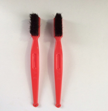 bàn chải đỏ
