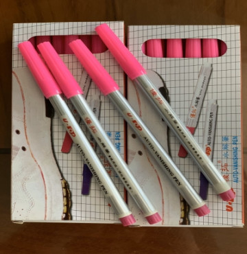 viết tự bay màu hồng U-TOP