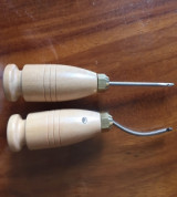 dùi khâu cán gỗ đầu đồng cao cấp (kim thẳng)