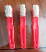bàn chải lớn cán đỏ lông trắng