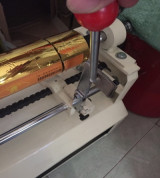 máy cắt nhủ (giấy ép kim)