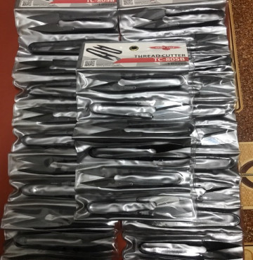 Kéo cắt chỉ nhựa đen 12c/vĩ