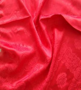 Vải lụa đỏ - vân hoa hồng mờ
