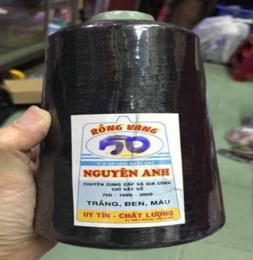Chỉ tơ vắt sổ sợi 150 ống chỉ 500 gam loại tốt, giá bán 1 cuộn