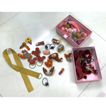 Hộp kẹp, cột tóc 18 món.