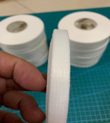 Keo chống bai giãn khi may vải trơn, bóng láng màu trắng