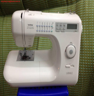 Máy may Brother LAINAGE 300CN