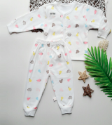 Bộ quần áo sơ sinh cúc giữa hình nền trắng (0 - 6M)