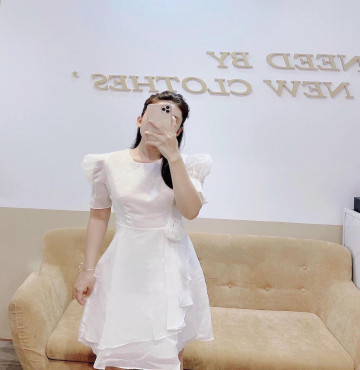 bỏ sỉ đầm xoè vải lụa tùng xếp ly cài hoa