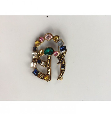 Ghim cài áo vest hình GG đính đá đẹp mắt