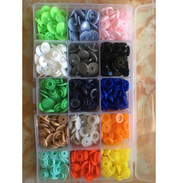 Hộp 150 nút nhựa 4 thành phần 15 màu khác nhau mỗi màu 10 bộ nút T5 tương ứng 13MM