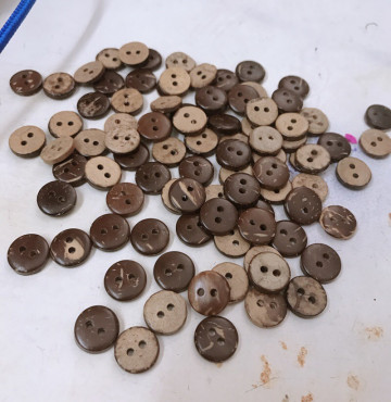 Thanh lý 50k cúc gỗ