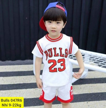 Bán buôn bộ quần áo cộc tay bé trai in chữ Bulls (1-4T)