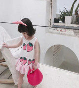 Bán sỉ váy bé gái sát nách hình dâu tây (1-4T)