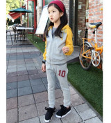 Bỏ buôn bộ quần áo nỉ ghi vàng