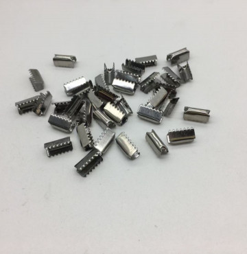 Nút bấm kim loại