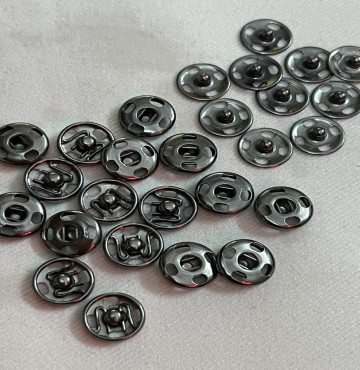 Nút bấm kim loại