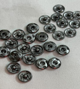 Nút bấm kim loại