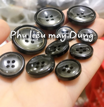 Nút tồn kho 4 lỗ vest kiểu đen bóng