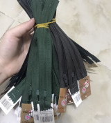 Thanh lý Dây kéo HKK may quần, bóp ví tông xanh rêu