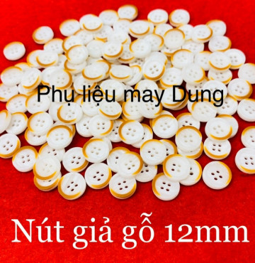 Nút sơmi 4 lỗ trắng kiểu gỗ tồn kho
