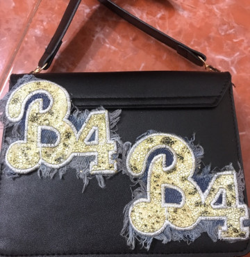 Miếng may trang trí kết quần áo, túi xách tồn kho