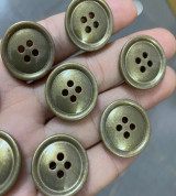 Nút 4 lỗ bóng vàng nhũ tồn kho bảng 2cm