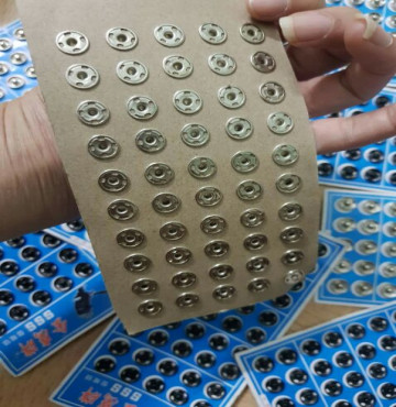 Cúc bấm mini vỉ 50 cúc size 7mm