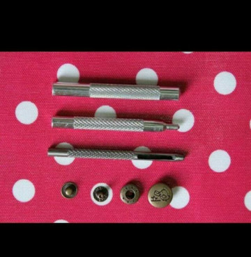 Bộ đôt đóng cúc