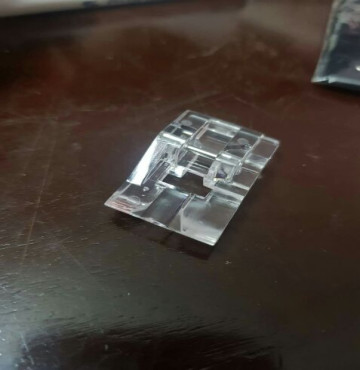 Chân vịt tra dây cườm trai máy may gia đình đa năng